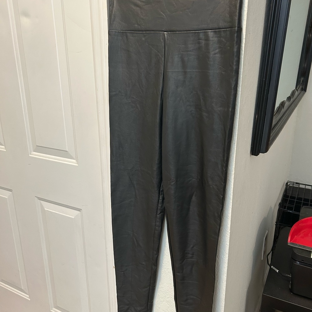 Everbellus Faux Leather Leggings
